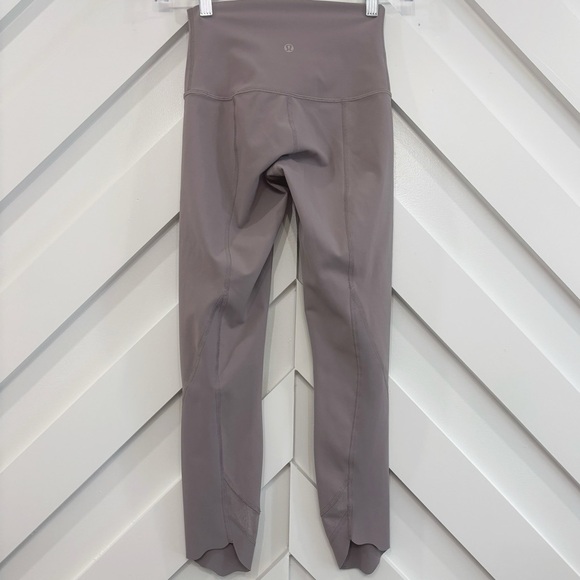 Lululemon Light Purple Scalloped Mesh Leg Leggings Size 2 - Picture 1 of 6